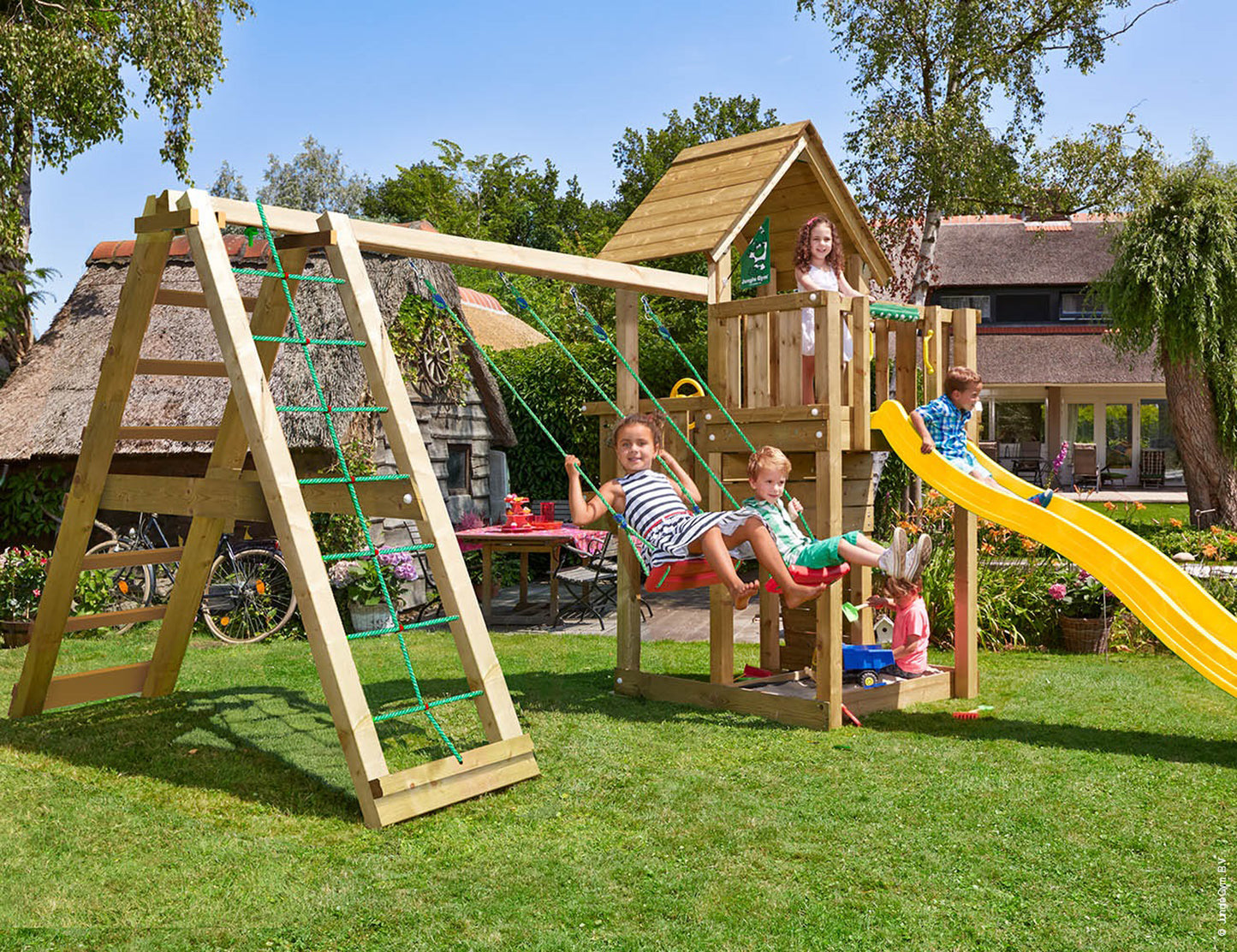 Leikkitornikokonaisuus Jungle Gym Cubby ja 2-Climb Module 220 ilman liukumäkeä