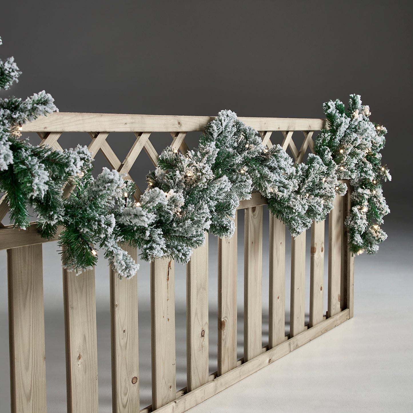 Jouluköynnös 270 cm LED -valoilla ja lumella NORDIC WINTER