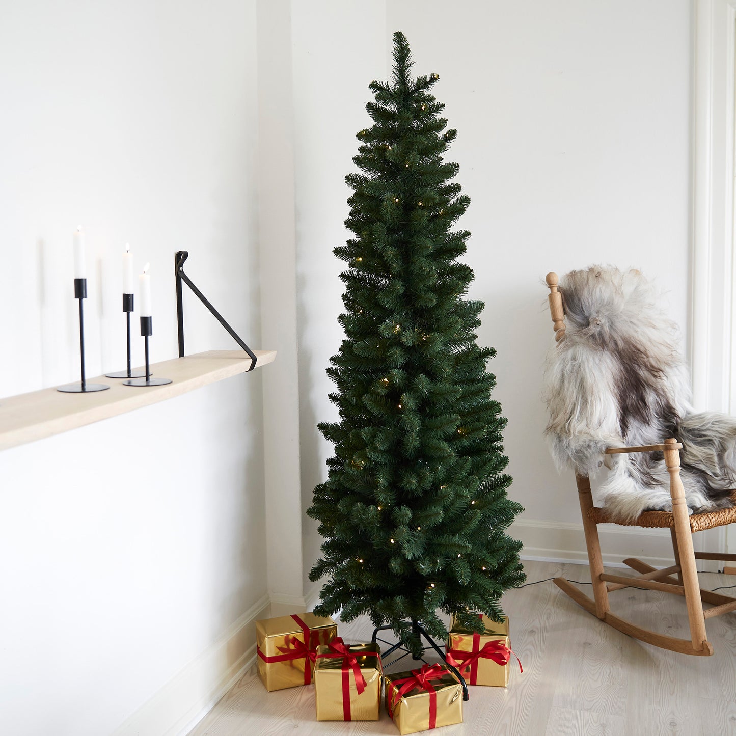 Joulukuusi Kapea PVC "NOR", Luokka B+, 180 x 68 cm valoilla NORDIC WINTER