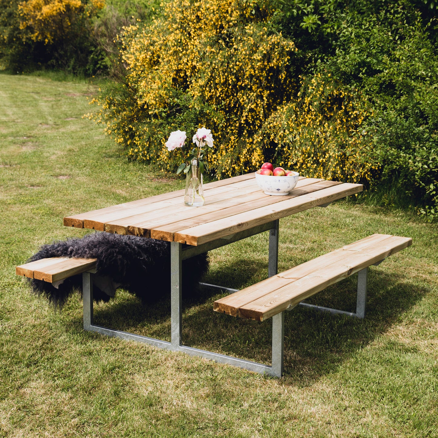 Picnic -pöytäsetti "YDUN", painekyllästetty puu ja galvanoitu runko, 175 x 140 cm HORTUS