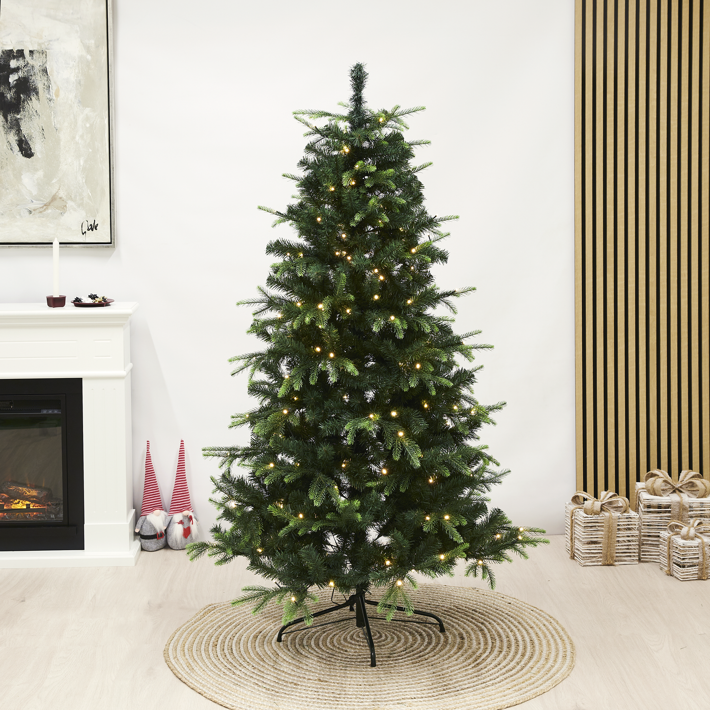 Joulukuusi PE/PVC "VIGA", Luokka A, 170x116 cm valoilla NORDIC WINTER