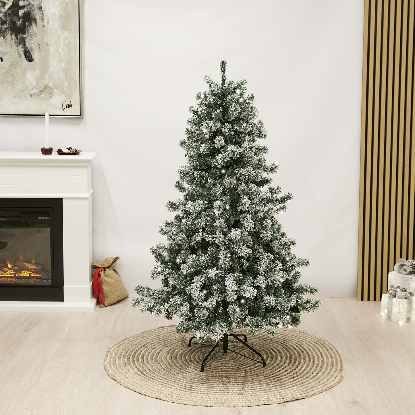 Joulukuusi PVC "FROST" lumipeitteellä, Luokka B+, 180X118 cm valoilla NORDIC WINTER