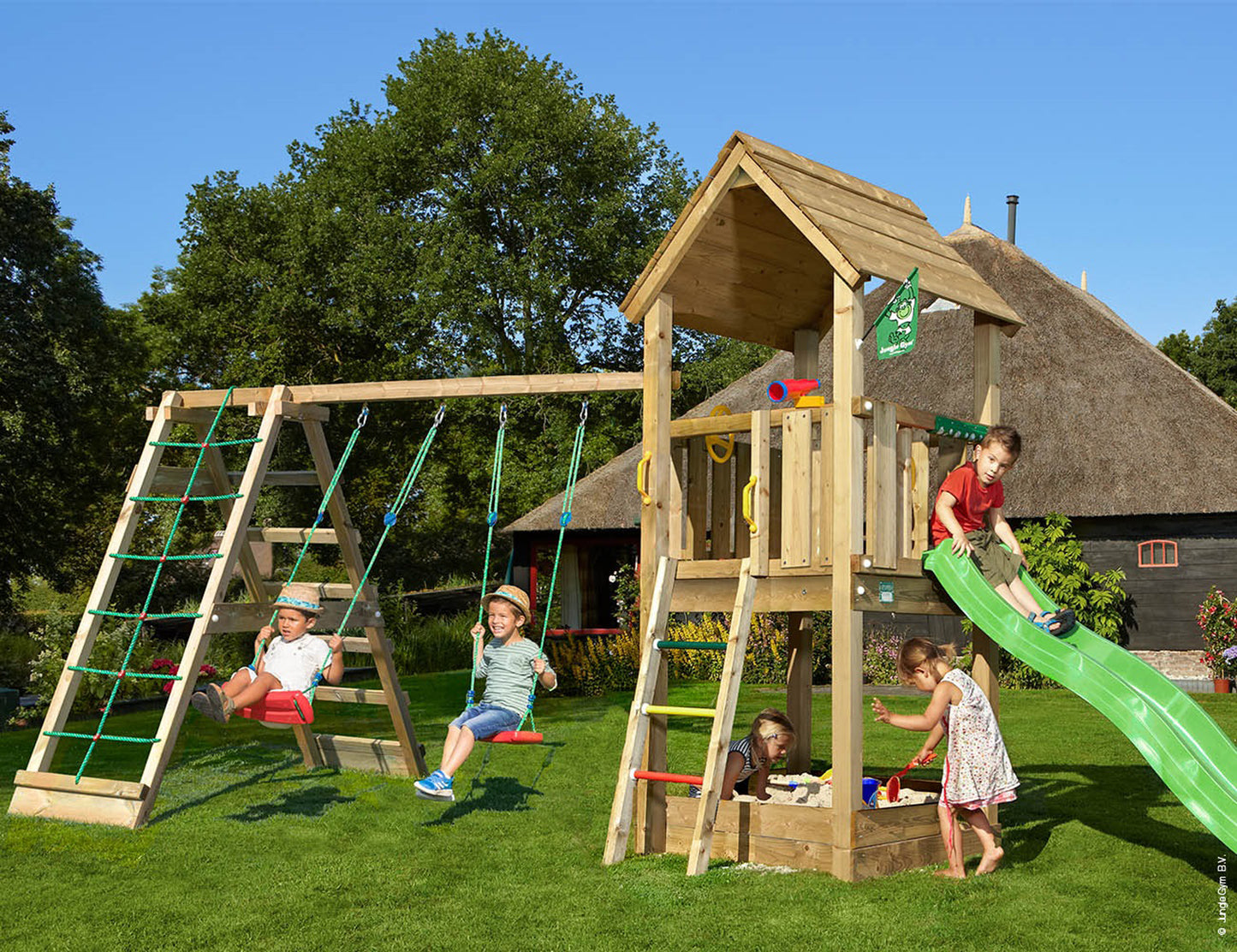 Leikkitornikokonaisuus Jungle Gym Club 2.1 ja 2-Climb Module 220 ja vihreä liukumäki
