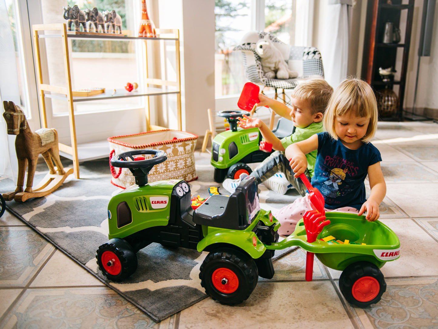 Ride-on traktori peräkärryllä, haravalla ja lapiolla baby Claas FALK