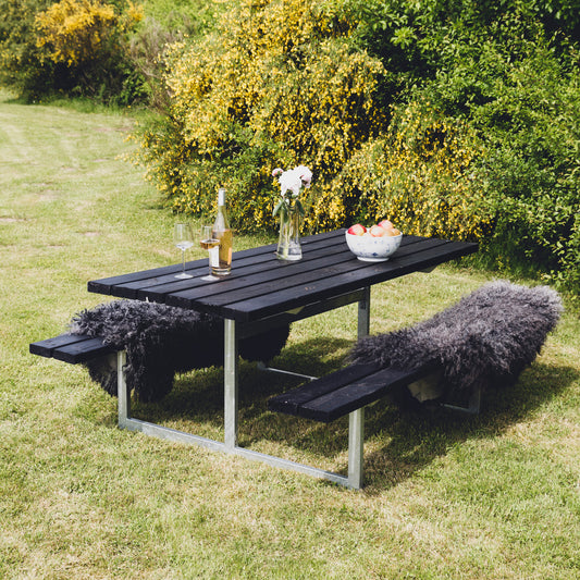 Picnic -pöytäsetti "FRIGG", mustaksi petsattu puu ja galvanoitu runko, 175 x 140 cm HORTUS