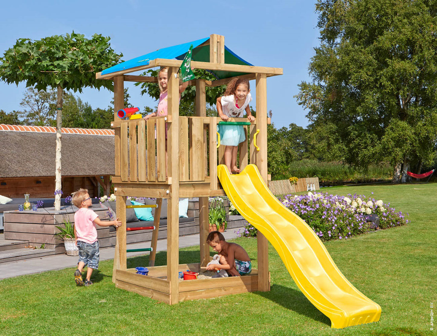 Leikkitornikokonaisuus Jungle Gym Hut 2.1 ilman liukumäkeä