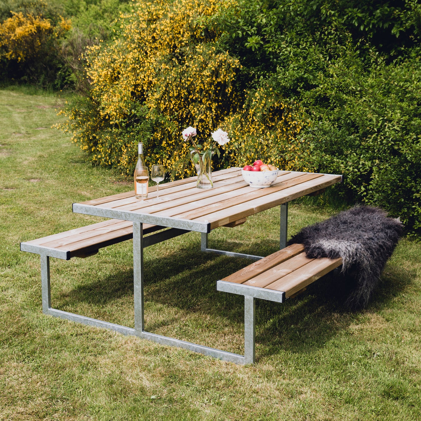 Picnic -pöytäsetti "ODIN", painekyllästetty puu ja galvanoitu runko, 180 x 185 cm HORTUS