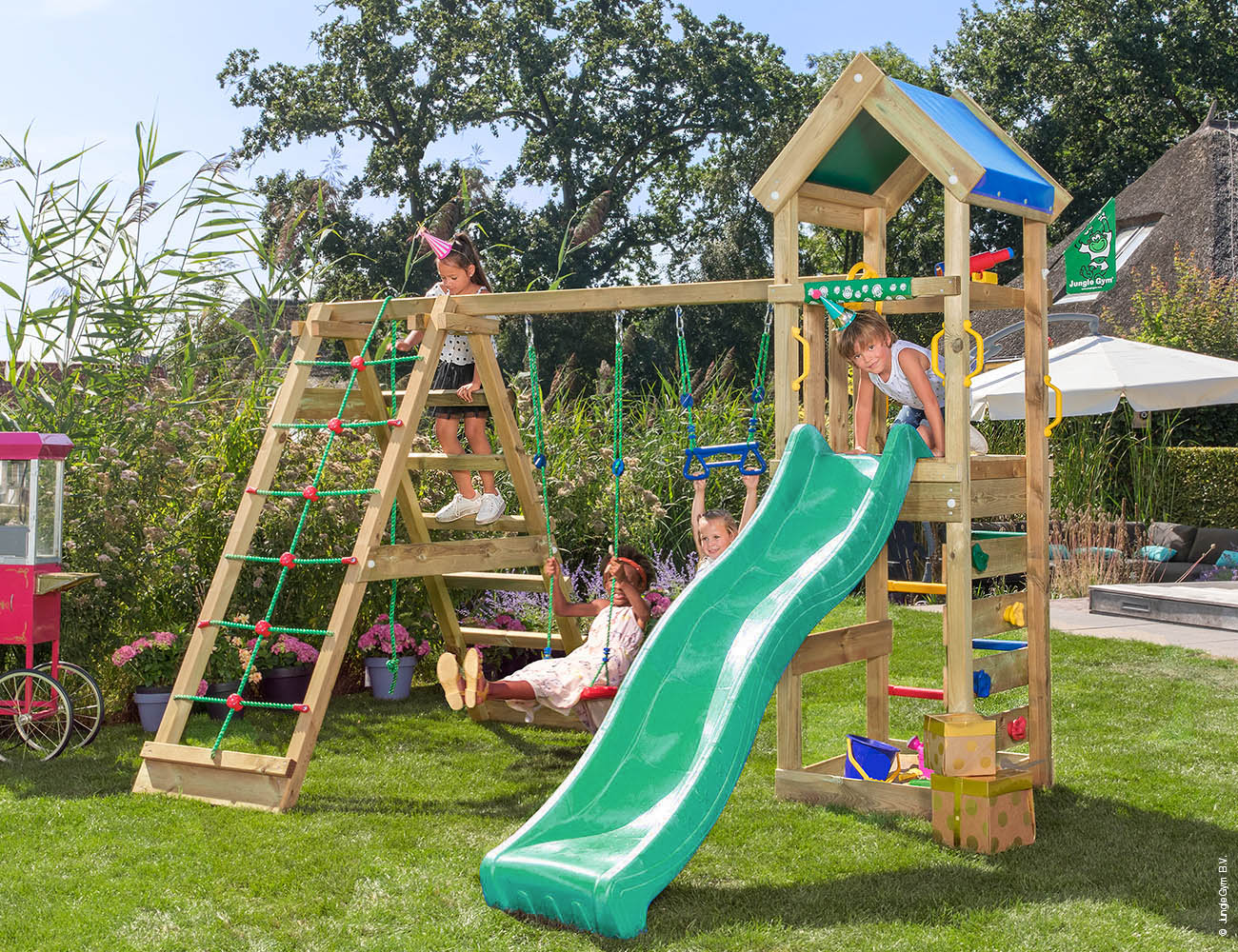 Leikkitornikokonaisuus Jungle Gym Patio 2-Climb Module 200 ja vihreä liukumäki