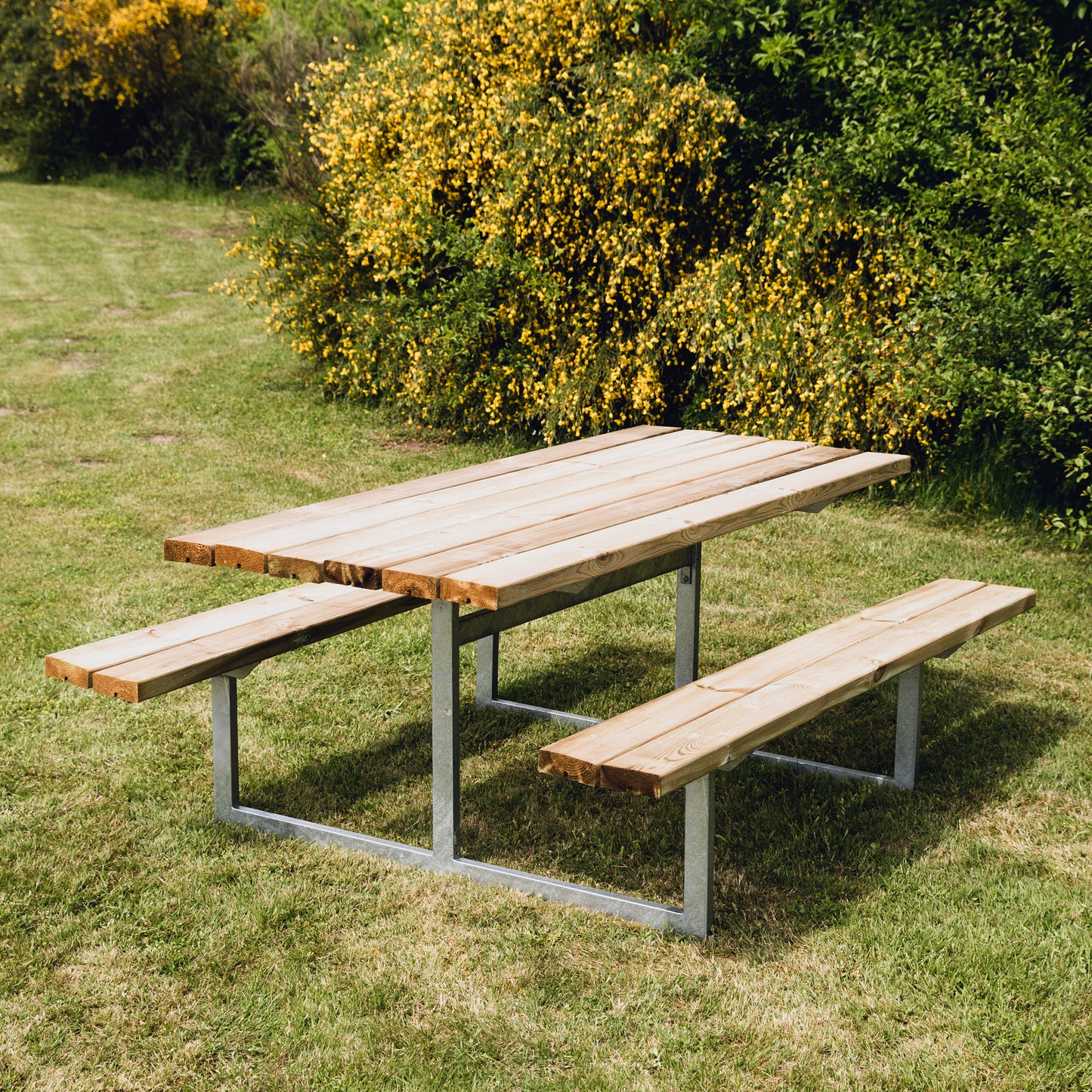 Picnic -pöytäsetti "YDUN", painekyllästetty puu ja galvanoitu runko, 175 x 140 cm HORTUS