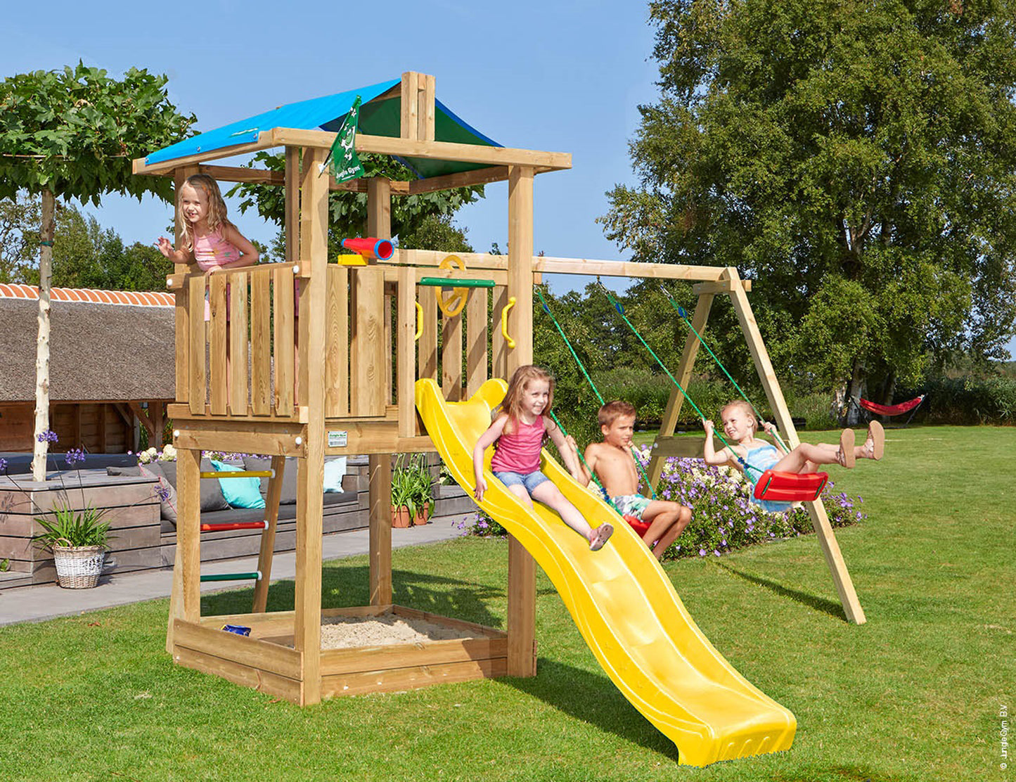 Leikkitornikokonaisuus Jungle Gym Hut 2.1 ja 2-Swing Module 220 ja keltainen liukumäki
