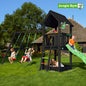 Leikkitornikokonaisuus Jungle Gym Club 2.1, mustaksi petsattu, ja 2-Swing Module 220, ja vihreä liukumäki