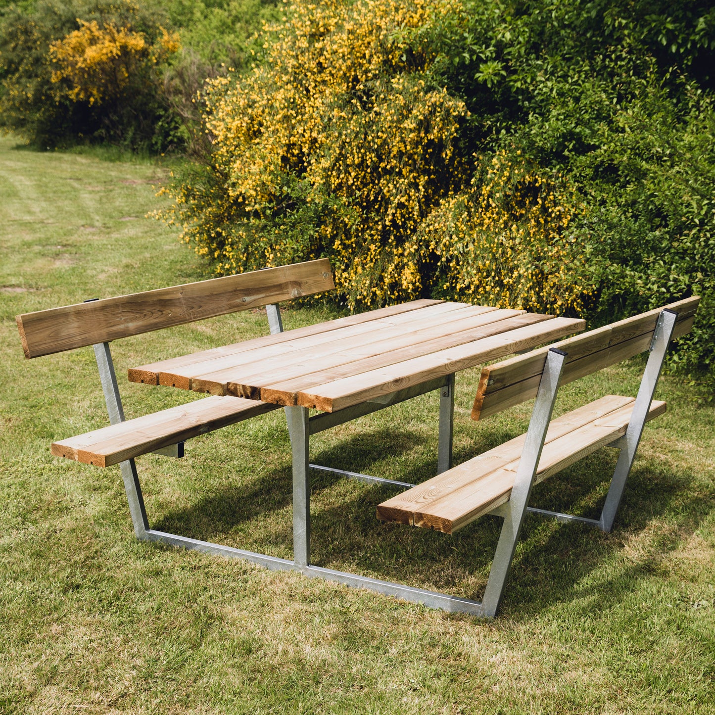 Picnic -pöytäsetti "FREJA", painekyllästetty puu ja galvanoitu runko, 175 x 180 cm HORTUS